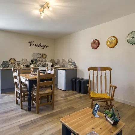 On A Vineyard Tatil Evi Savigne