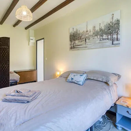 On A Vineyard Tatil Evi Savigne